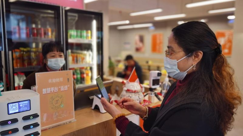 住家保姆：她们的工作远不止照顾老人和小孩